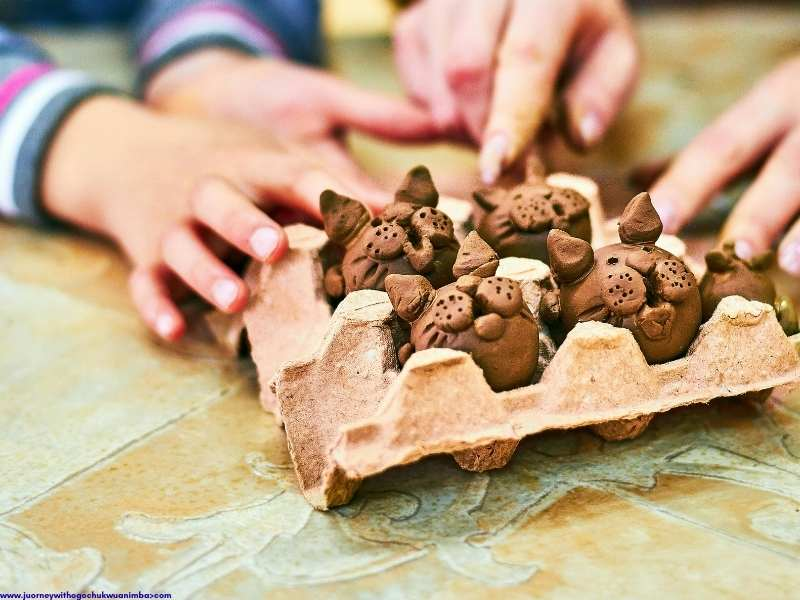 Egg Carton Caterpillar for27 Easy Kids Crafts with Recycled Materials (Turn Trash into Treasure) 