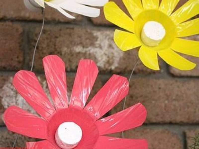  Plastic Spoon Flowers for 27 Easy Kids Crafts with Recycled Materials (Turn Trash into Treasure)