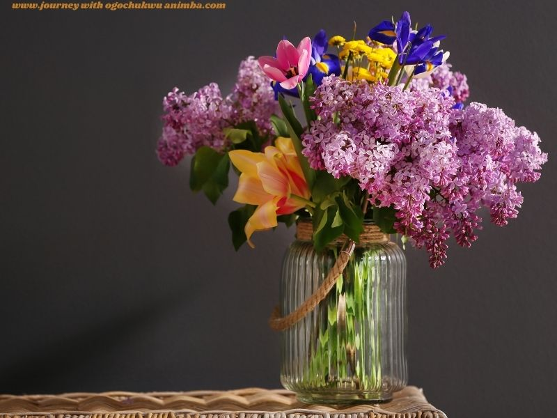 fresh flowers in a jar for 15 amazing ways to decor a home on a low income
