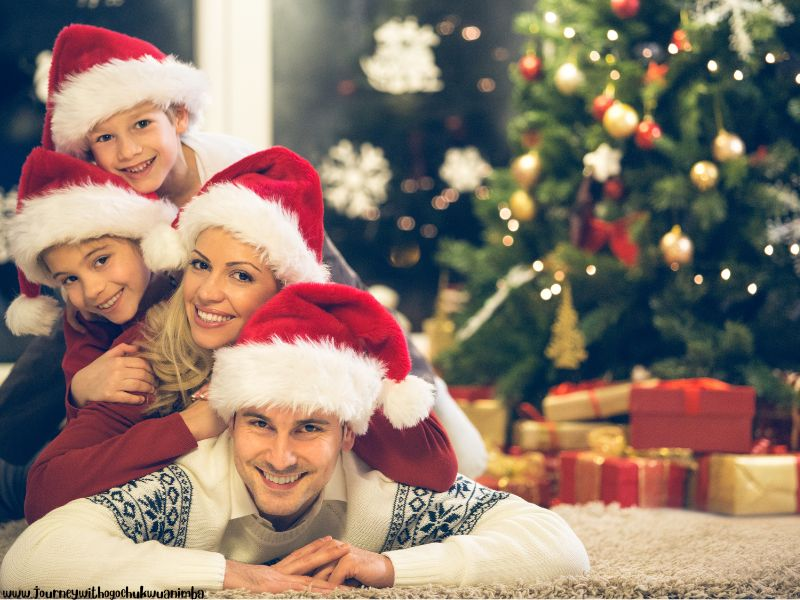 25 Cozy Family Things To Enjoy at Home This December
