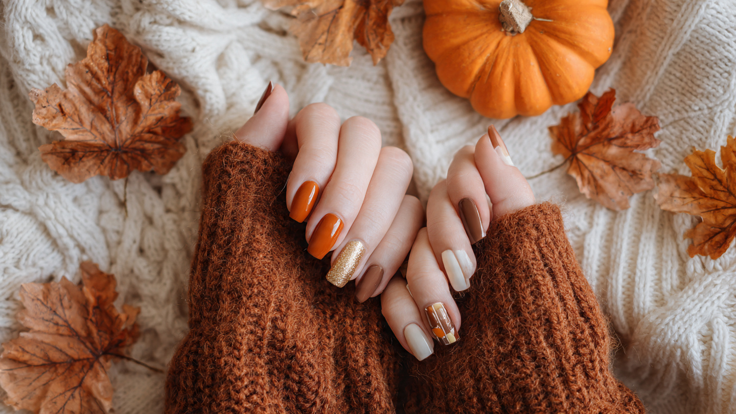 25 Classy Thanksgiving Nails Perfect for Fall Fashion Lovers